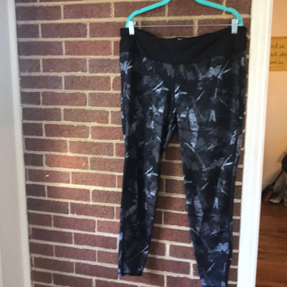 Full length active wear yoga pants